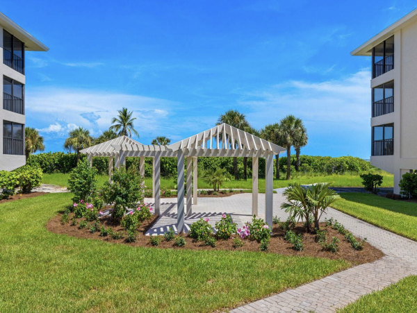 Family Friendly Complex in Sanibel Located on the Beach